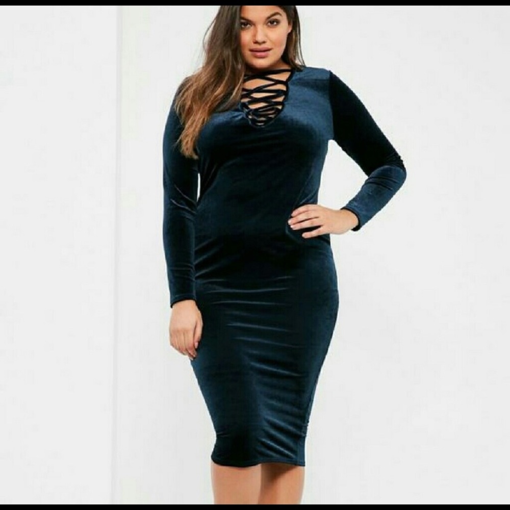 Missguided + Navy Lave Velvet Dress
